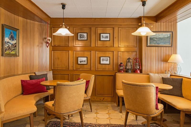 Hotel Alpina - Lobi