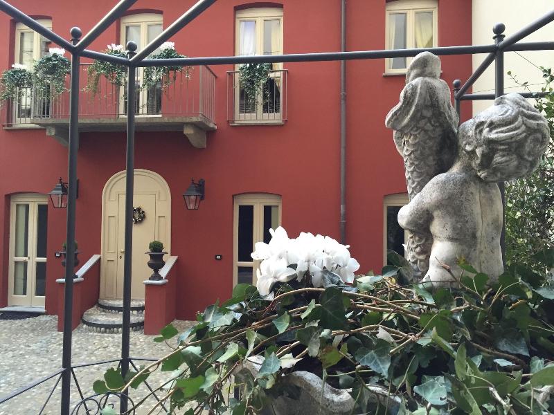 Porta Palace Apartments - Genel