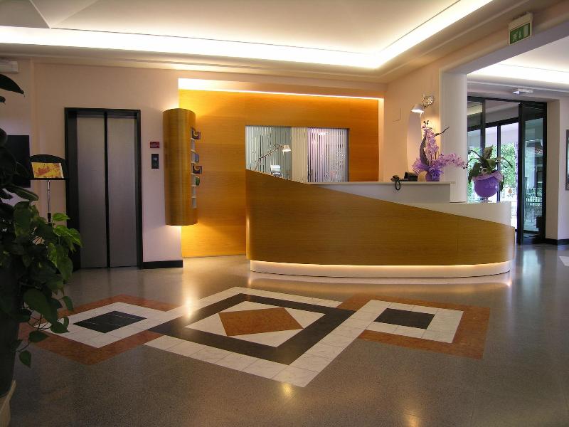 Hotel Sampaoli - Lobi