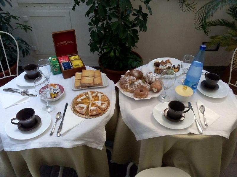 B&B  Museo Salinas - Restoran