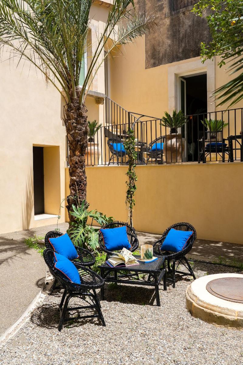 Q92 Noto Hotel - Teras