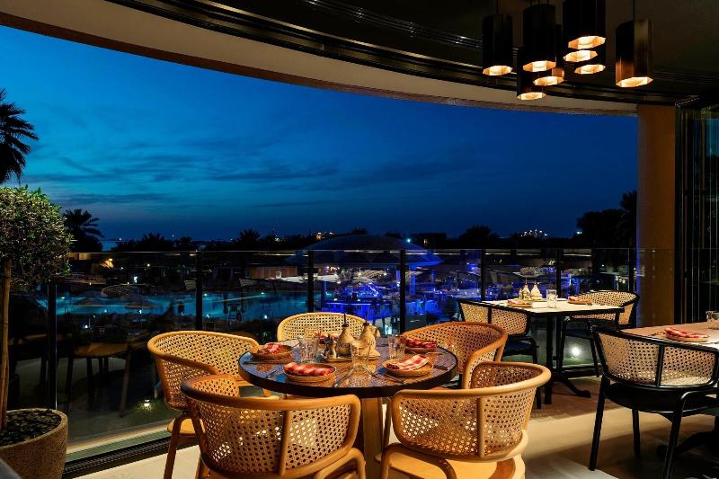 Le Royal Meridien Beach Resort and Spa - Restoran