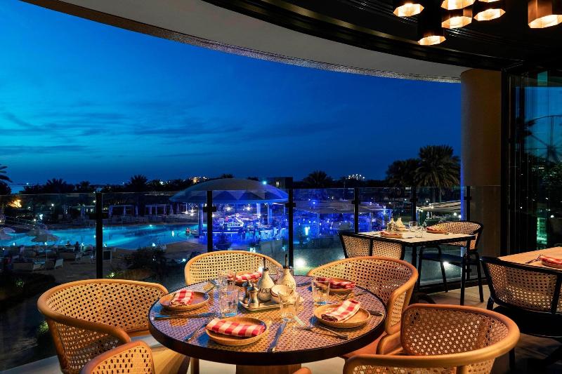 Le Royal Meridien Beach Resort and Spa - Restoran
