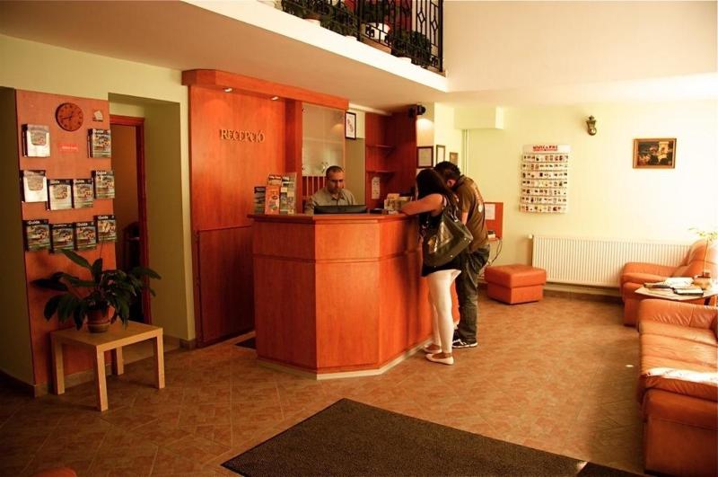 Easy Star Hotel - Lobi