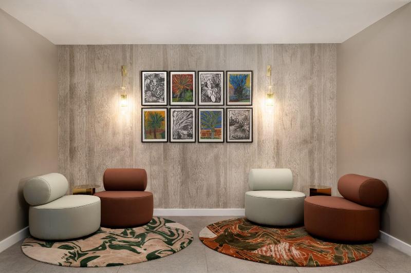 The Lincoln Suites - Genel