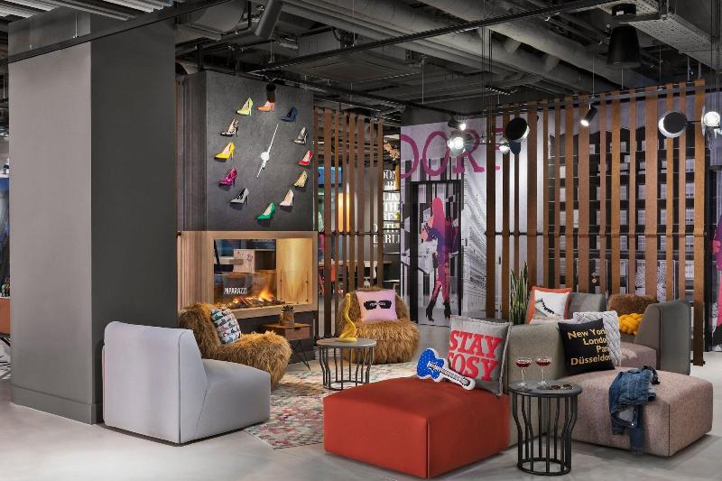 Moxy Duesseldorf City - Lobi