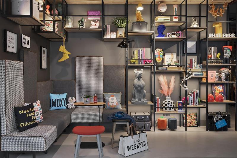 Moxy Duesseldorf City - Lobi