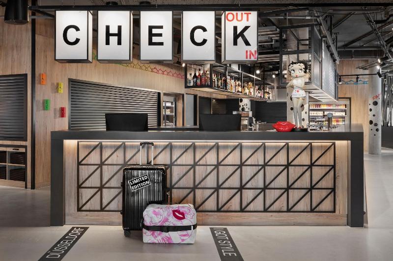 Moxy Duesseldorf City - Lobi