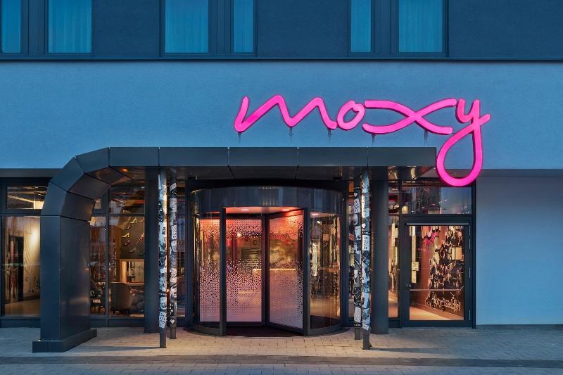Moxy Duesseldorf City - Genel