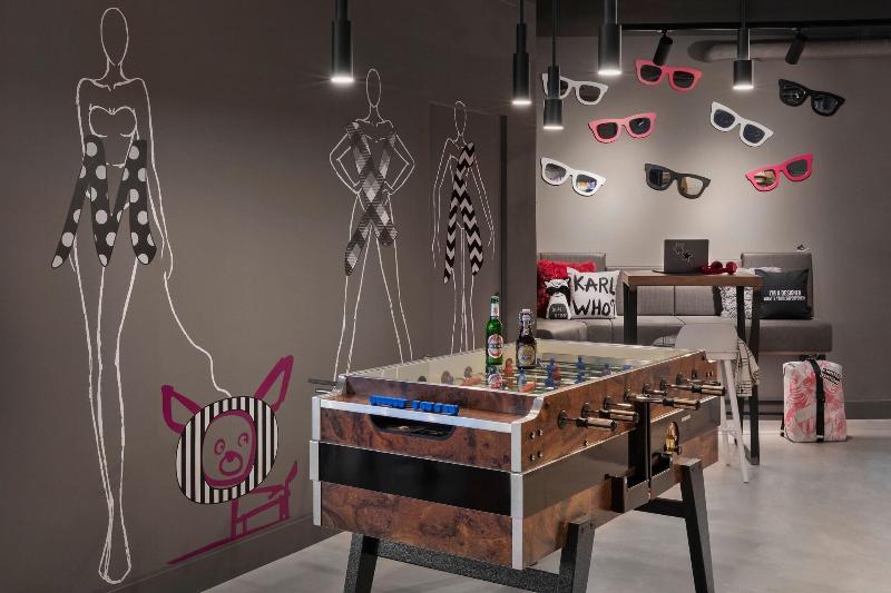 Moxy Duesseldorf City - Genel