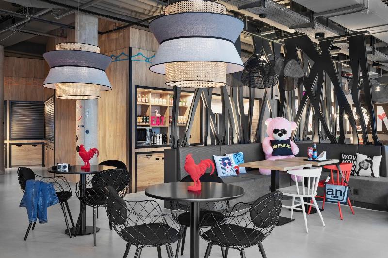 Moxy Duesseldorf City - Restoran