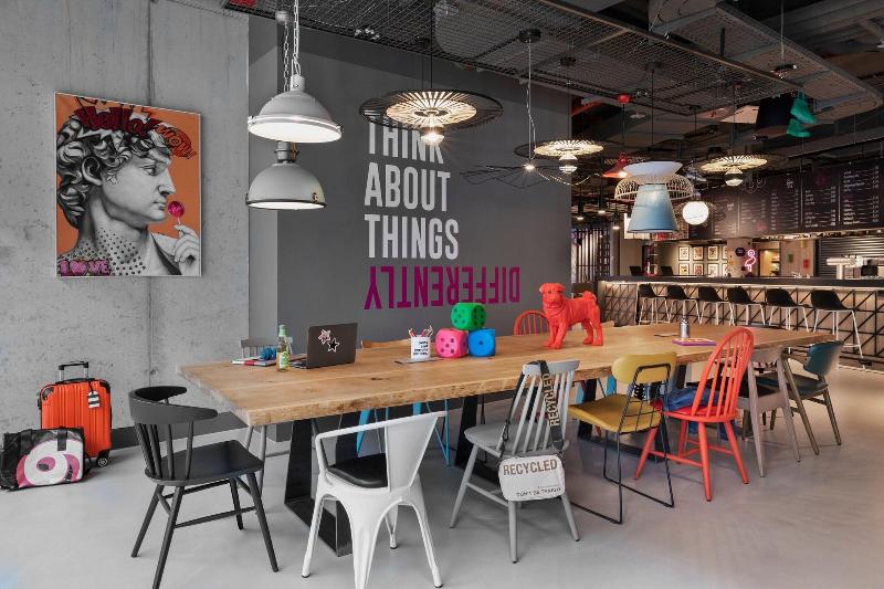 Moxy Duesseldorf City - Restoran
