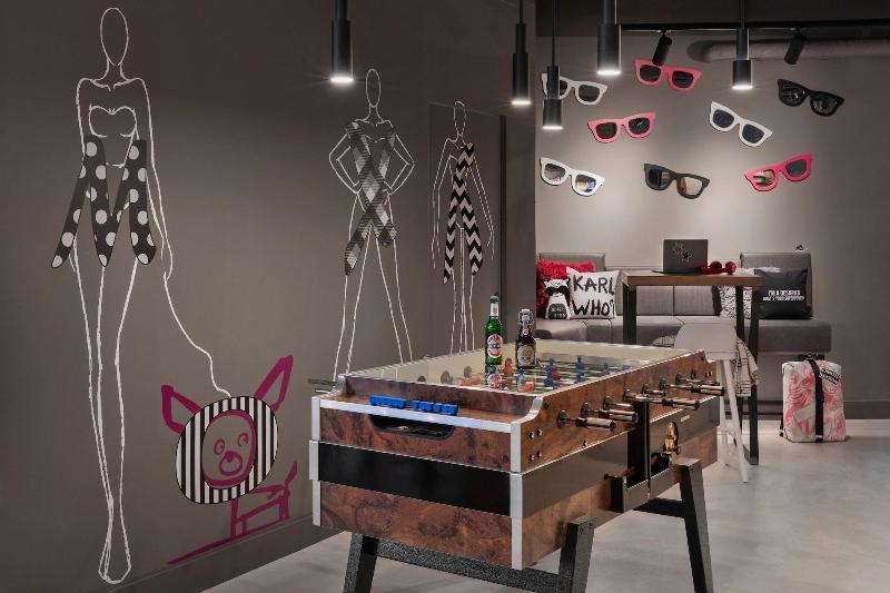 Moxy Duesseldorf City - Restoran