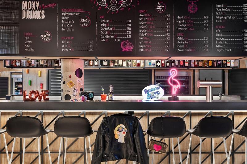 Moxy Duesseldorf City - Restoran