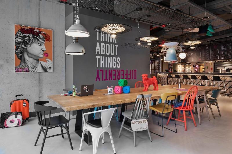 Moxy Duesseldorf City - Restoran
