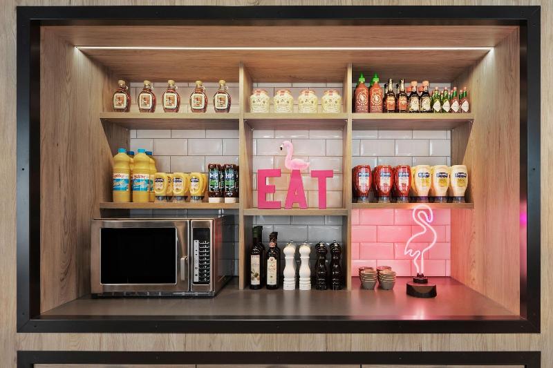 Moxy Duesseldorf City - Restoran
