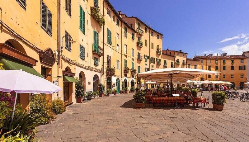 The Tuscanian Hotel - Genel