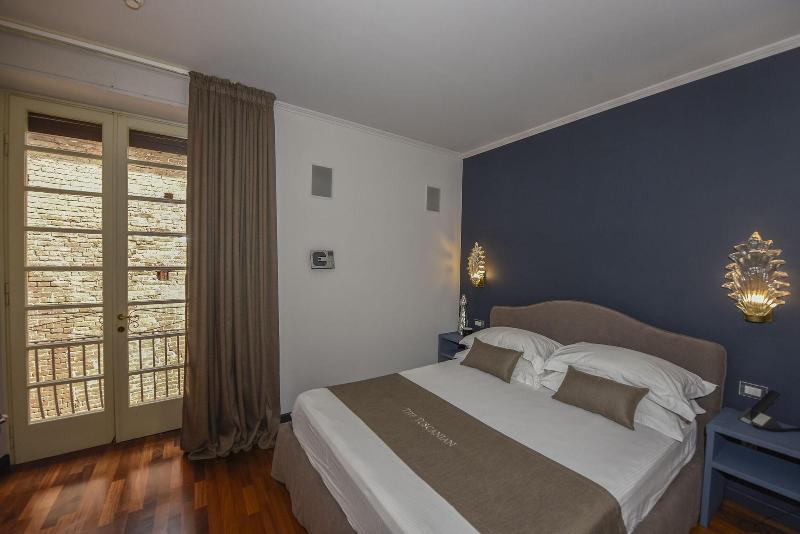 The Tuscanian Hotel - Oda