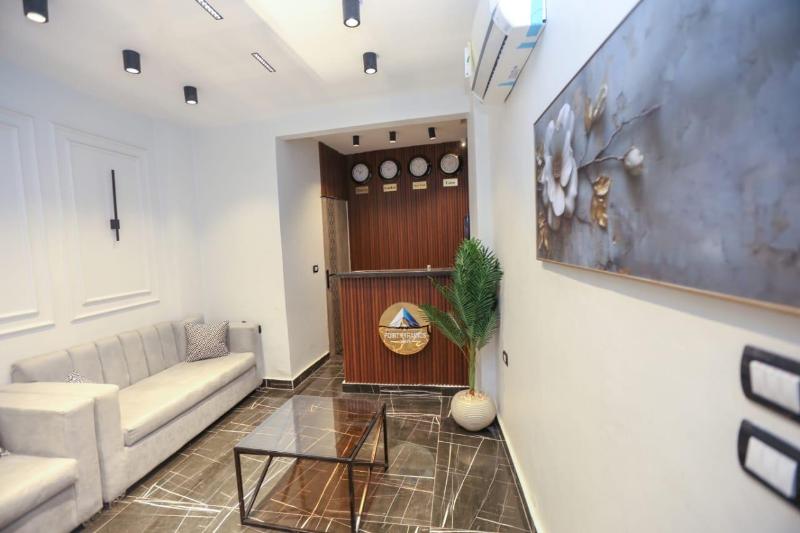 Point Pyramids View Inn - Lobi
