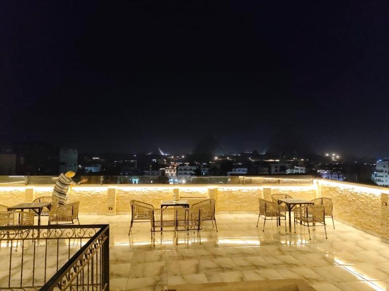Point Pyramids View Inn - Teras