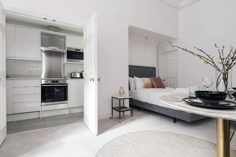 3 Sloane Gardens by UnderTheDoormat - Oda