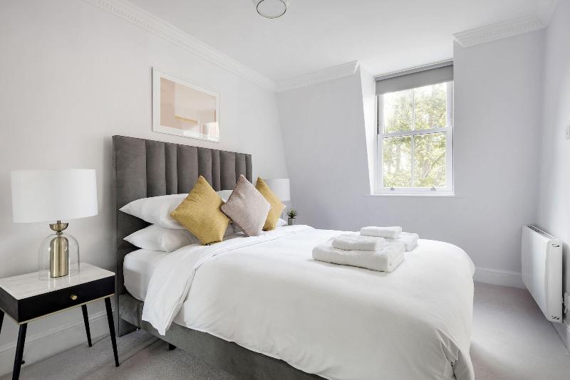 3 Sloane Gardens by UnderTheDoormat - Oda