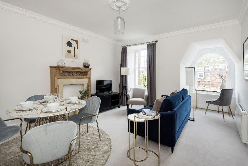 3 Sloane Gardens by UnderTheDoormat - Oda