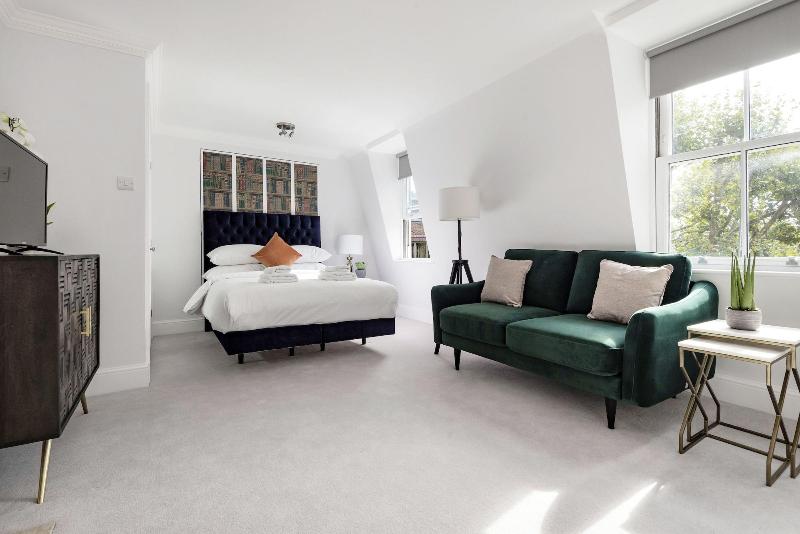 3 Sloane Gardens by UnderTheDoormat - Oda