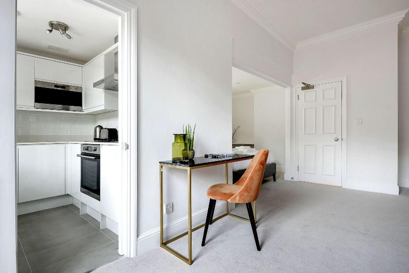 3 Sloane Gardens by UnderTheDoormat - Oda