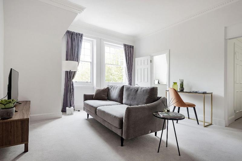 3 Sloane Gardens by UnderTheDoormat - Oda