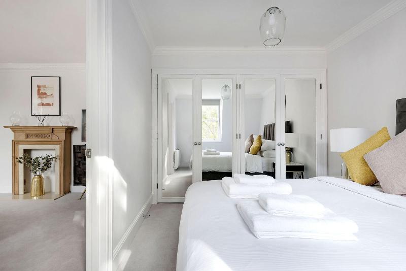 3 Sloane Gardens by UnderTheDoormat - Oda