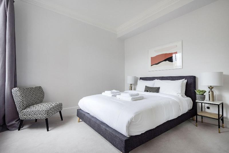 3 Sloane Gardens by UnderTheDoormat - Oda