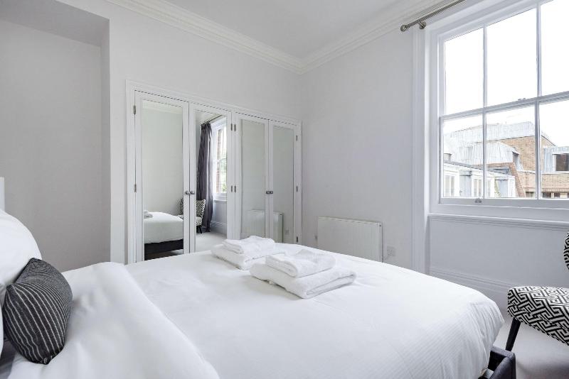 3 Sloane Gardens by UnderTheDoormat - Oda