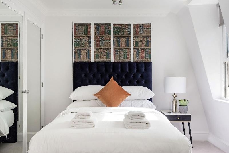 3 Sloane Gardens by UnderTheDoormat - Oda
