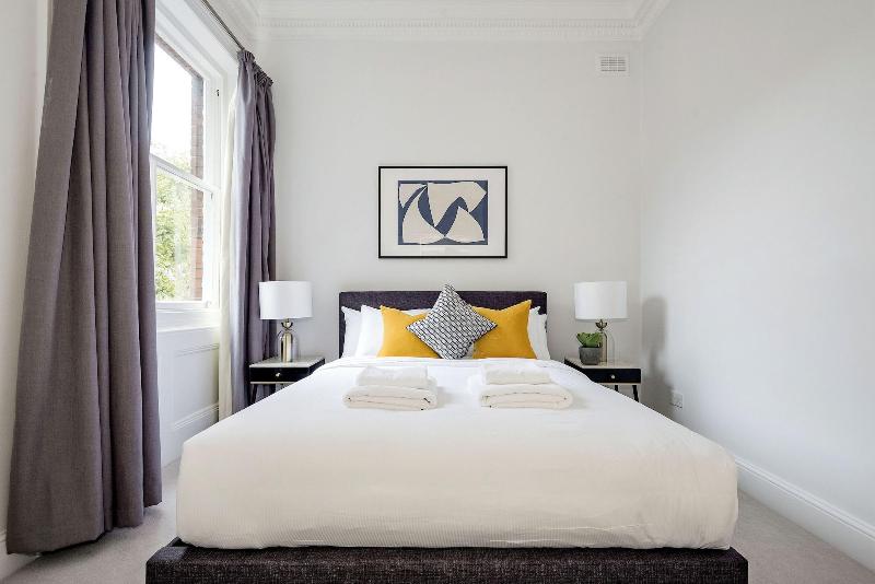 3 Sloane Gardens by UnderTheDoormat - Oda