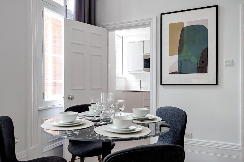 3 Sloane Gardens by UnderTheDoormat - Oda