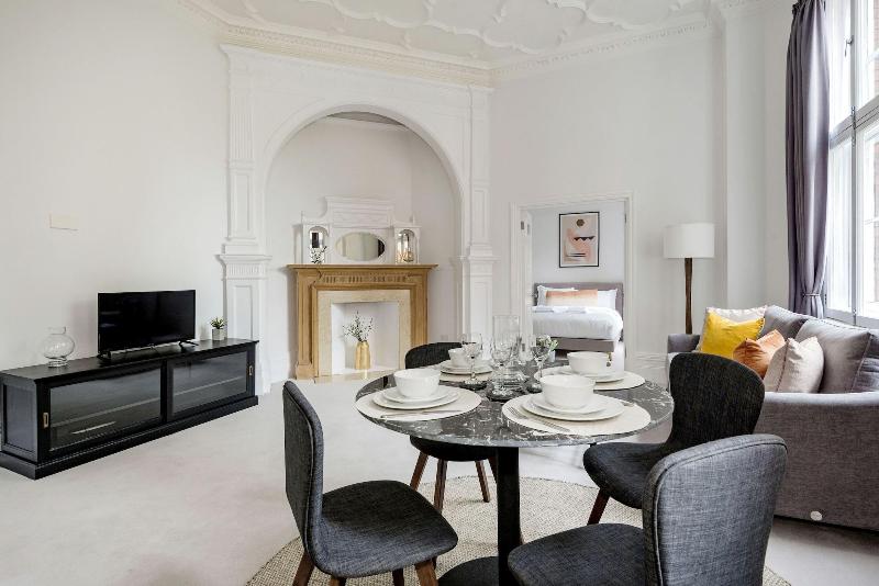 3 Sloane Gardens by UnderTheDoormat - Oda