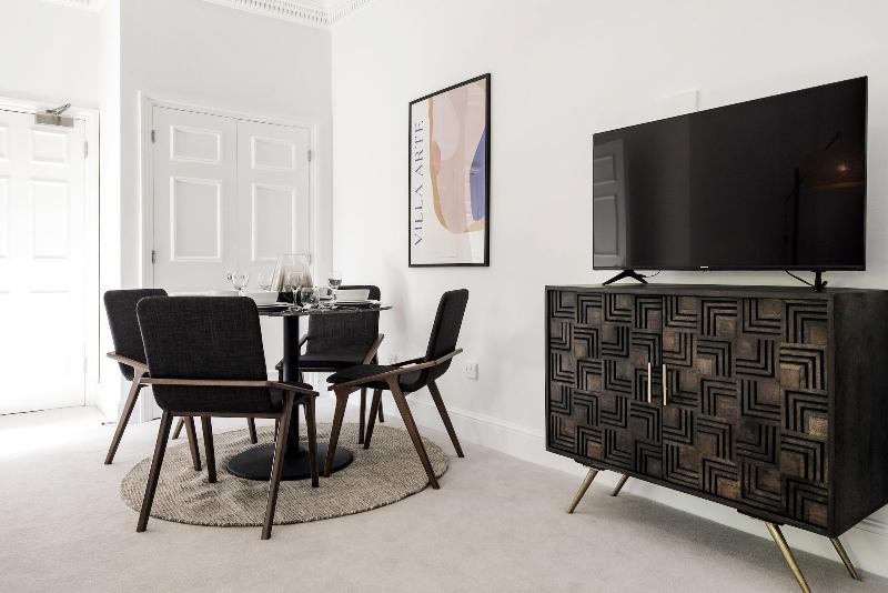 3 Sloane Gardens by UnderTheDoormat - Oda