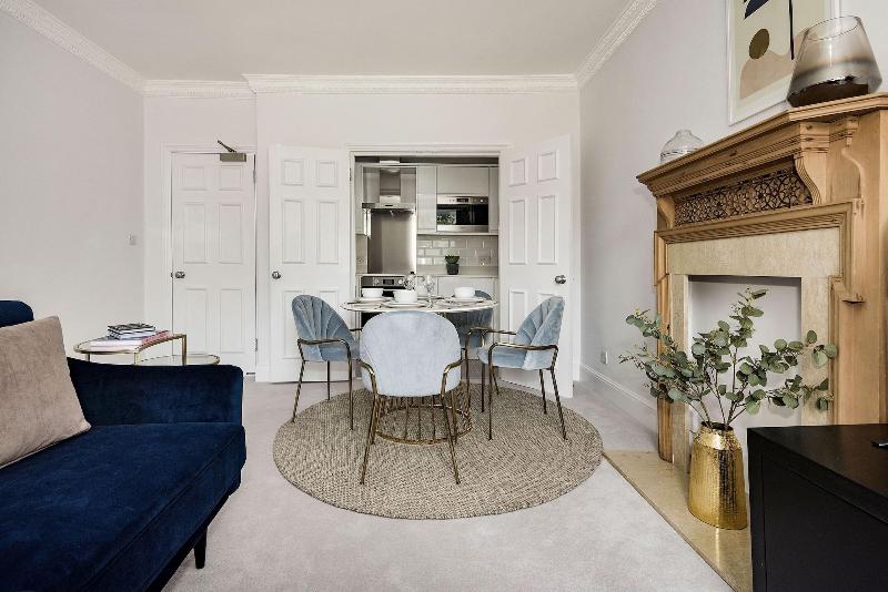 3 Sloane Gardens by UnderTheDoormat - Oda