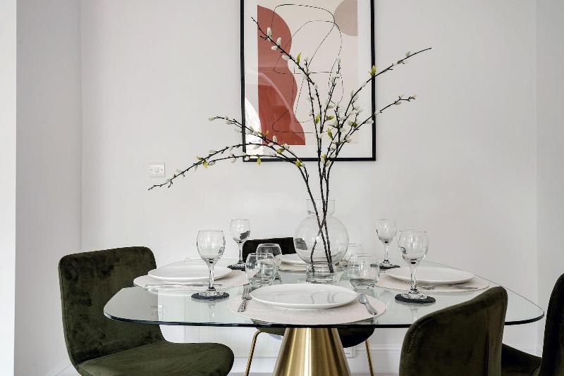 3 Sloane Gardens by UnderTheDoormat - Oda