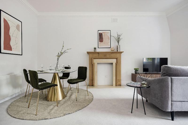 3 Sloane Gardens by UnderTheDoormat - Oda
