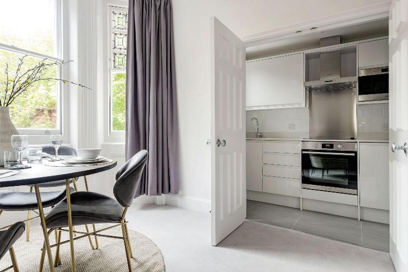 3 Sloane Gardens by UnderTheDoormat - Oda