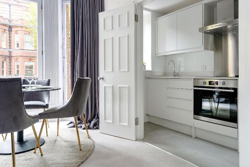 3 Sloane Gardens by UnderTheDoormat - Oda