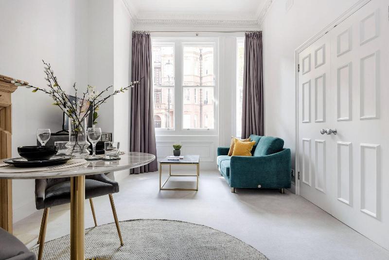 3 Sloane Gardens by UnderTheDoormat - Oda
