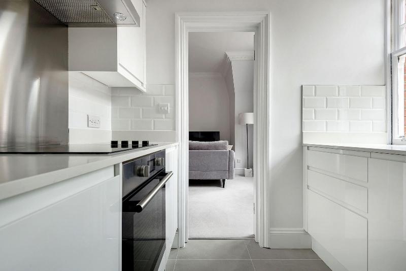 3 Sloane Gardens by UnderTheDoormat - Oda