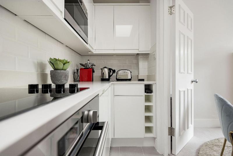 3 Sloane Gardens by UnderTheDoormat - Oda