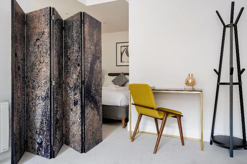 3 Sloane Gardens by UnderTheDoormat - Oda