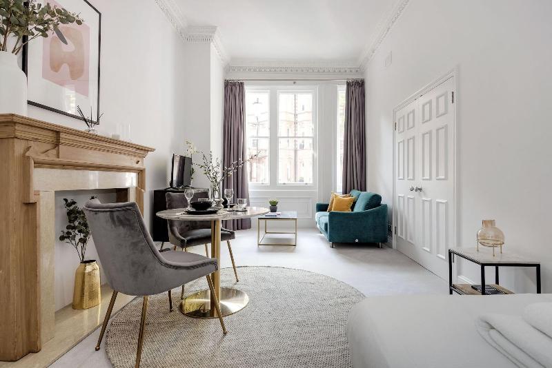 3 Sloane Gardens by UnderTheDoormat - Oda