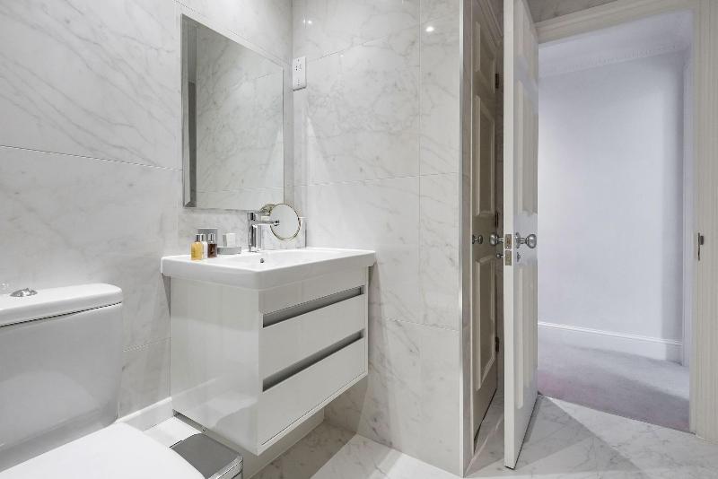 3 Sloane Gardens by UnderTheDoormat - Oda