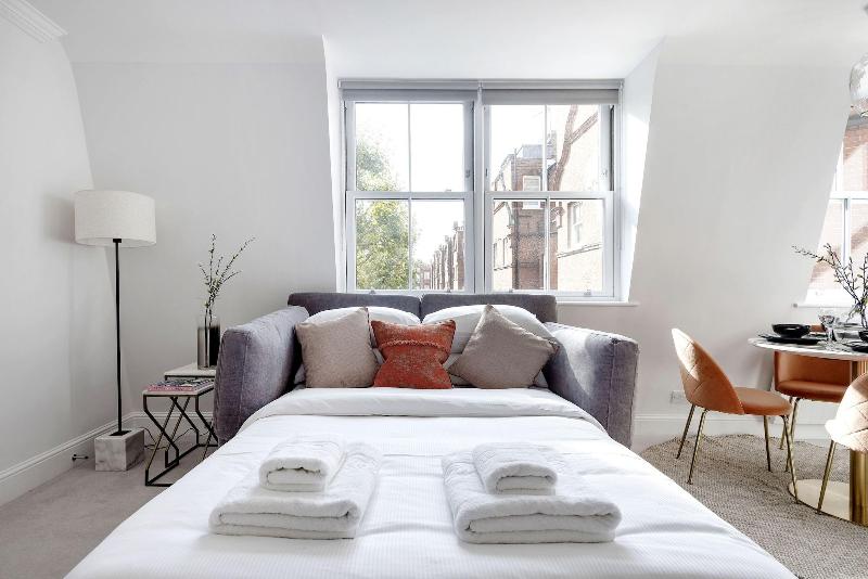 3 Sloane Gardens by UnderTheDoormat - Oda